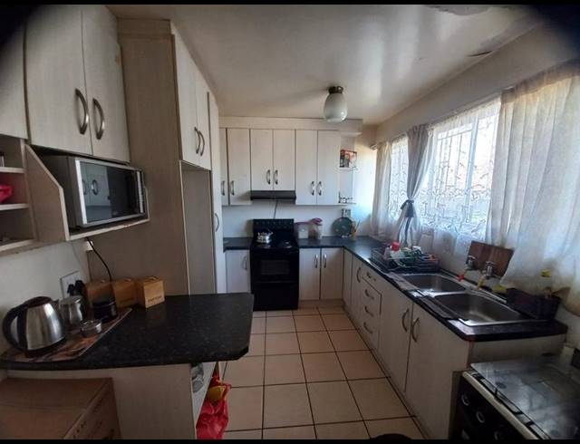 2 BEDROOM APARTMENT FOR SALE IN SASOLBURG EXT 2